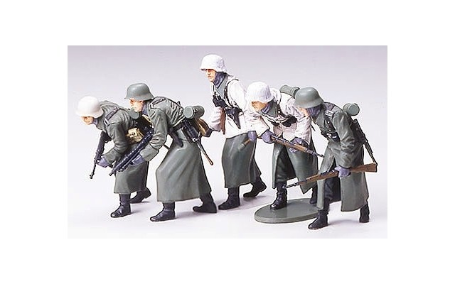 Tamiya 1/35 German Assault Infantry with Winter Gear