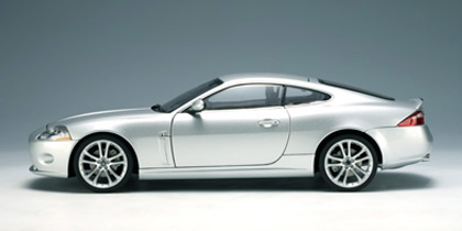 AutoArt 1/18 JAGUAR XK 2006 COUPE (LIQUID SILVER)