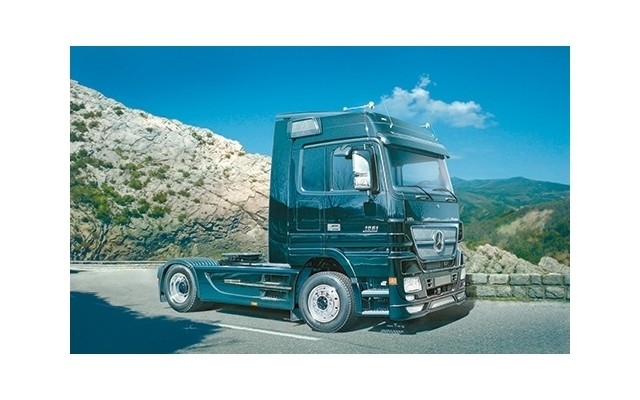 Italeri 1/24 Mercedes-Benz Black Actros